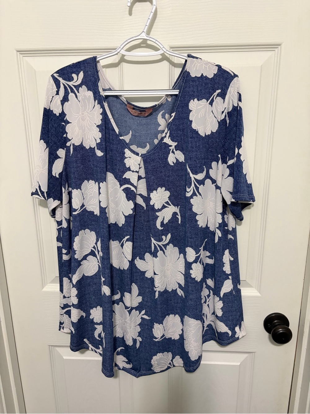 AMANA Denim Look Women’s Blue Floral Short Sleeve V-Neck Top
